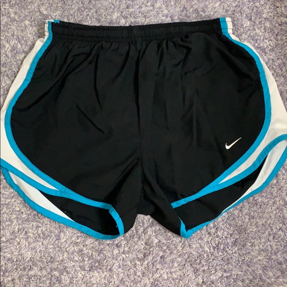 nike size small women’s athletic shorts